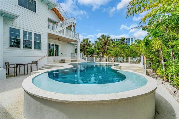 Image No.29-9 Bed Property for sale