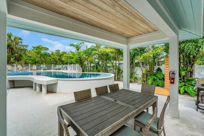 Image No.30-9 Bed Property for sale