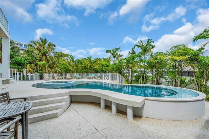 Image No.31-9 Bed Property for sale