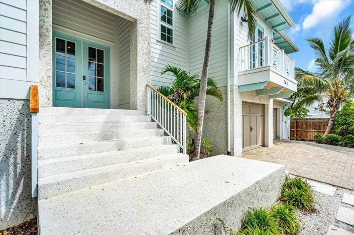 Image No.4-9 Bed Property for sale