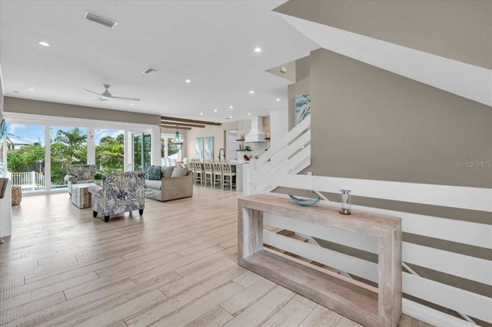 Image No.7-9 Bed Property for sale