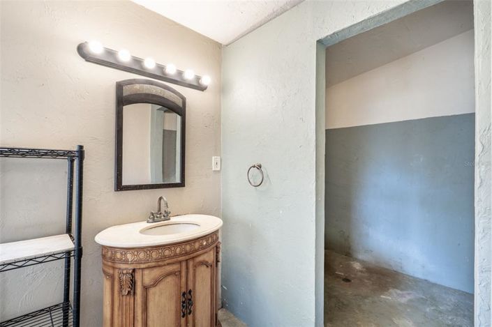 Image No.15-5 Bed Property for sale