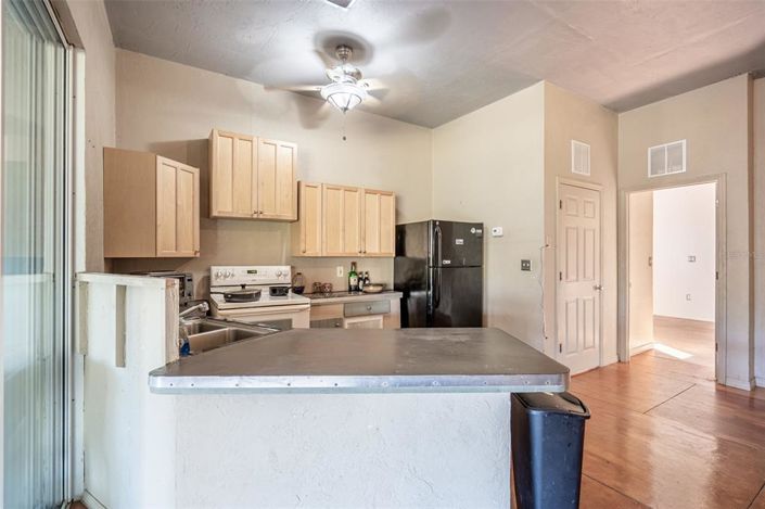 Image No.22-5 Bed Property for sale