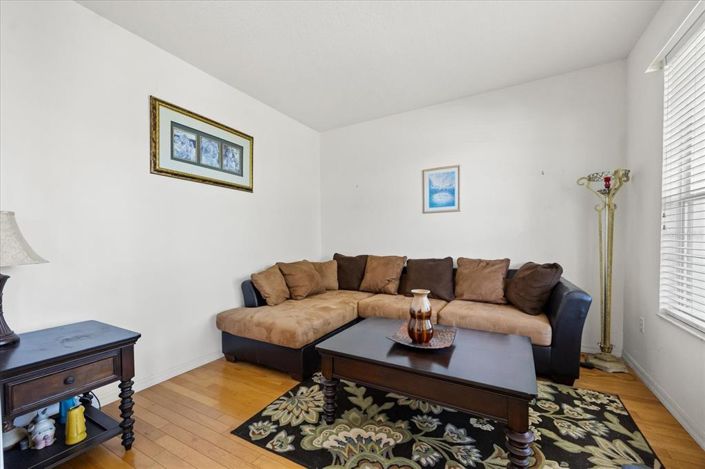 Image No.12-5 Bed Property for sale