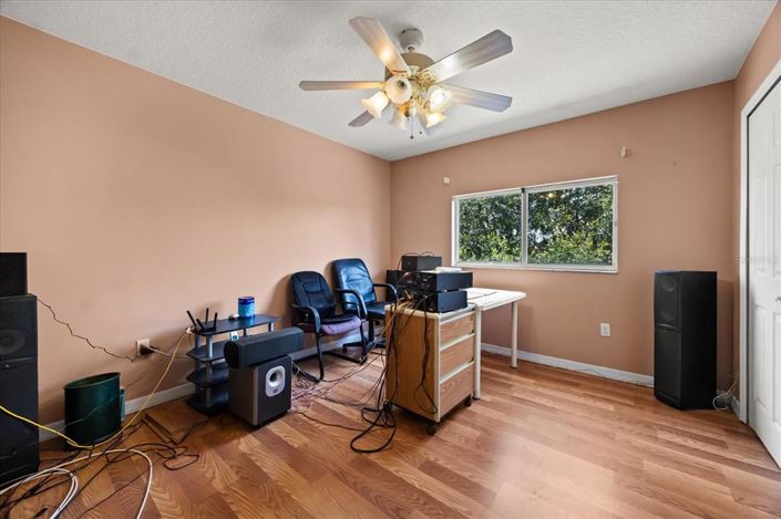 Image No.20-5 Bed Property for sale