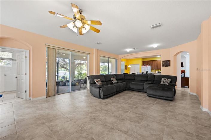 Image No.8-5 Bed Property for sale