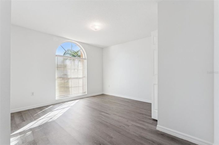 Image No.8-4 Bed Property for sale