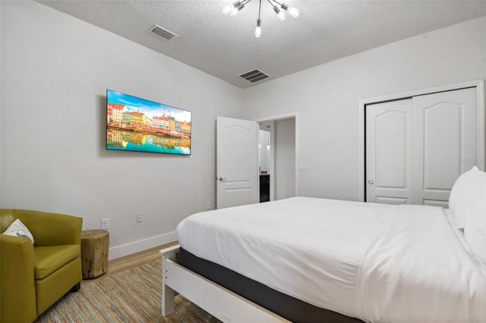 Image No.16-6 Bed Property for sale