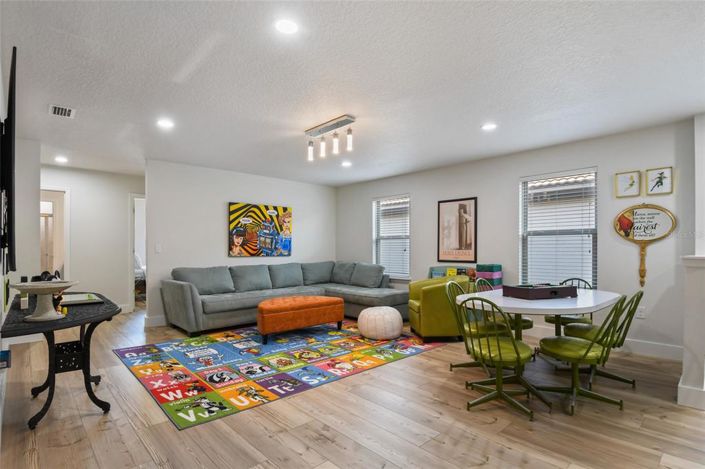 Image No.21-6 Bed Property for sale