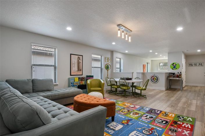 Image No.22-6 Bed Property for sale