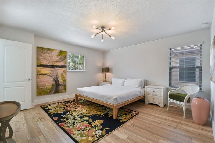 Image No.24-6 Bed Property for sale