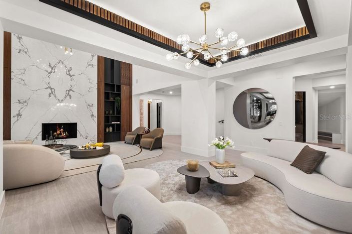 Image No.12-7 Bed Property for sale