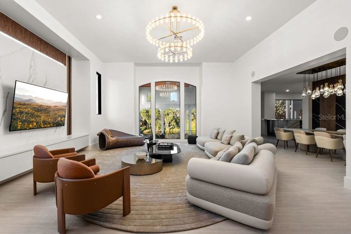 Image No.17-7 Bed Property for sale