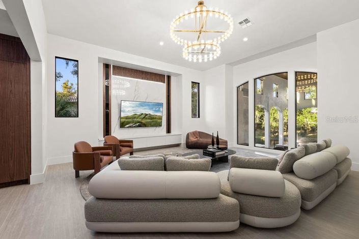 Image No.18-7 Bed Property for sale