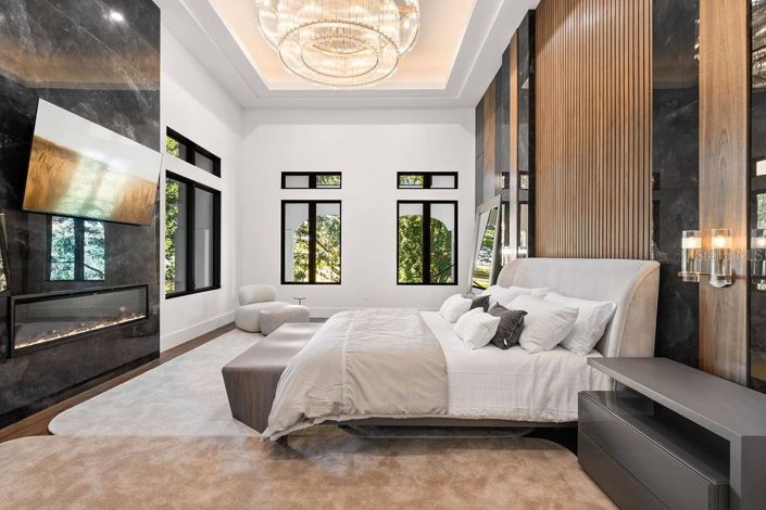 Image No.23-7 Bed Property for sale