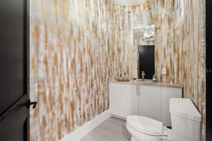 Image No.32-7 Bed Property for sale