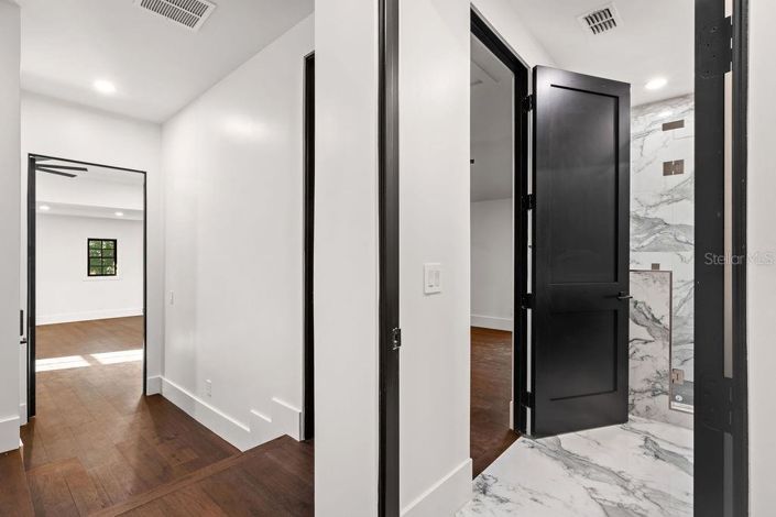 Image No.40-7 Bed Property for sale