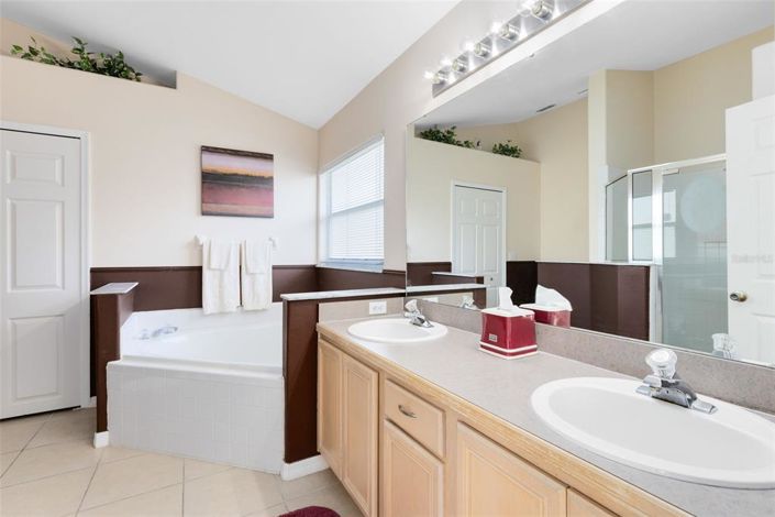 Image No.13-5 Bed Property for sale