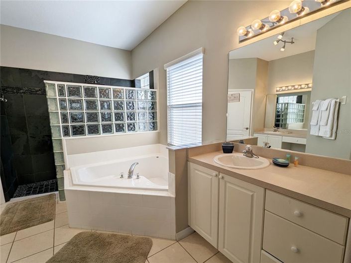 Image No.11-4 Bed Property for sale