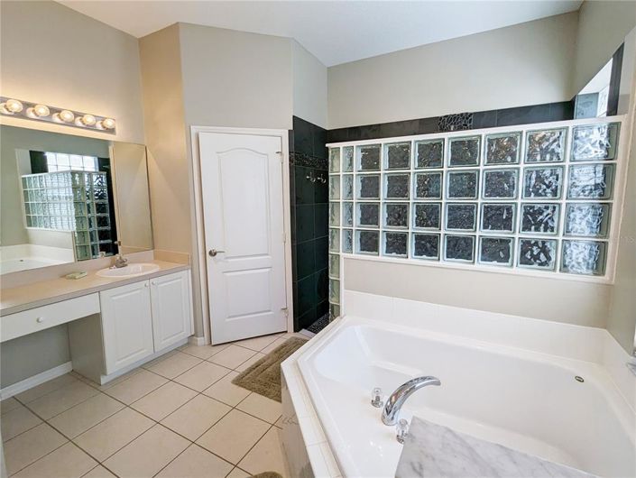 Image No.13-4 Bed Property for sale