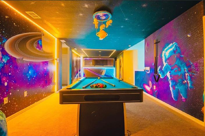 Image No.20-10 Bed Property for sale