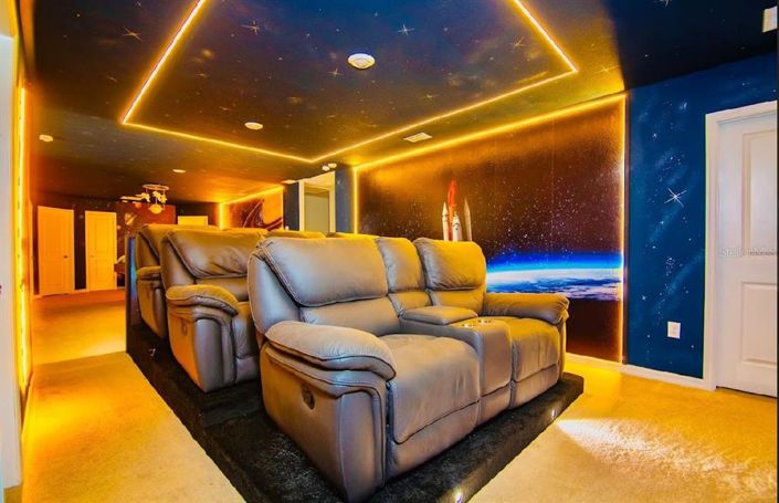 Image No.32-10 Bed Property for sale