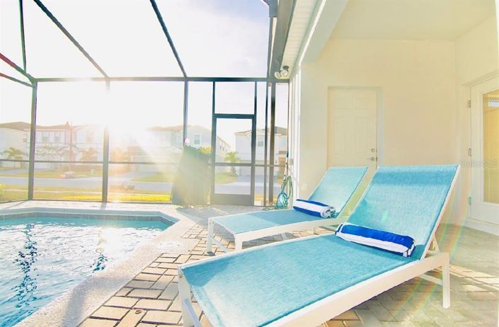 Image No.53-10 Bed Property for sale