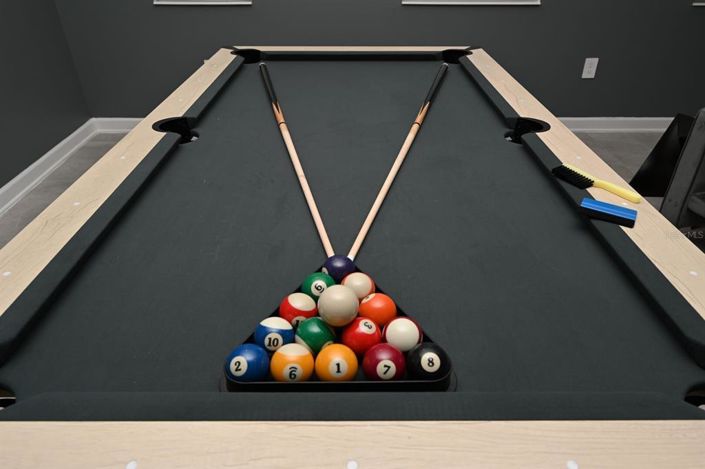 Image No.17-8 Bed Property for sale