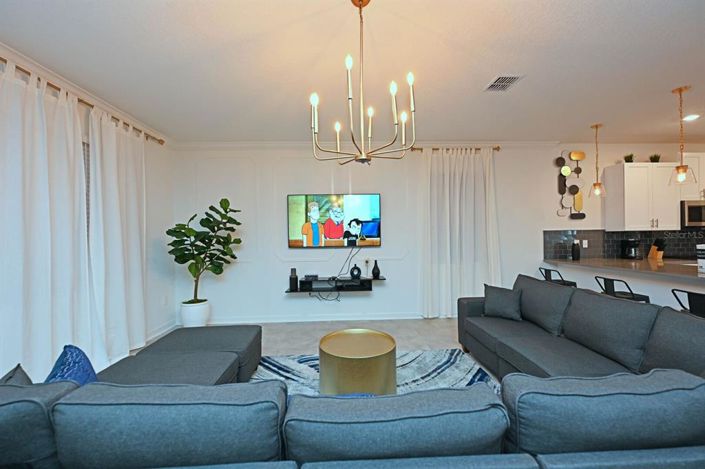 Image No.28-8 Bed Property for sale