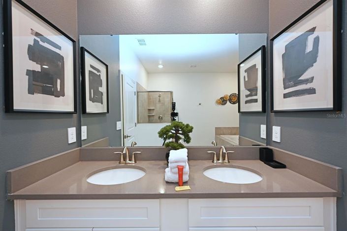 Image No.32-8 Bed Property for sale