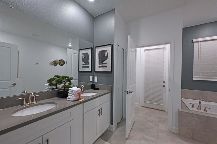 Image No.33-8 Bed Property for sale