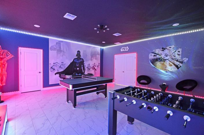 Image No.12-8 Bed Property for sale