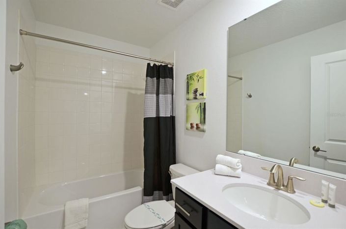 Image No.53-8 Bed Property for sale