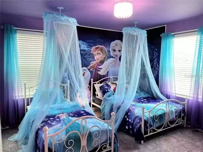 Image No.60-8 Bed Property for sale