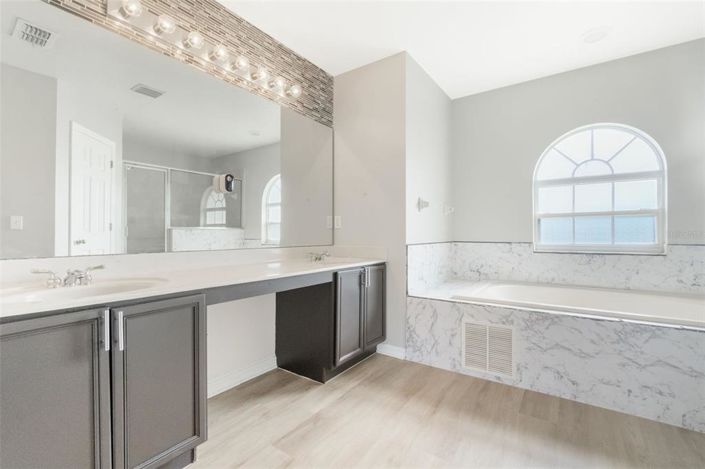 Image No.27-4 Bed Property for sale