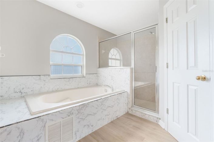 Image No.28-4 Bed Property for sale