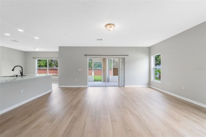 Image No.8-4 Bed Property for sale