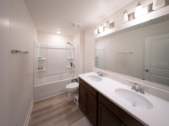 Image No.43-4 Bed Property for sale