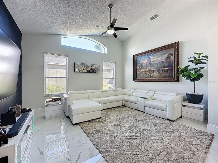 Image No.4-4 Bed Property for sale