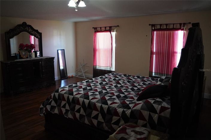 Image No.9-4 Bed Property for sale