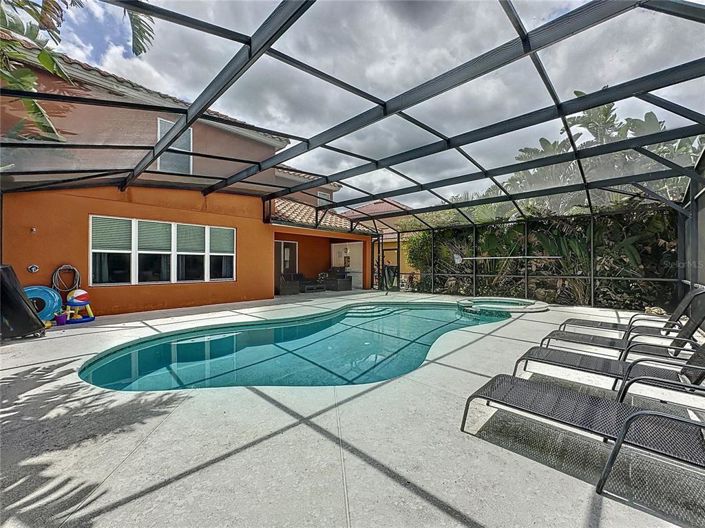 Image No.32-6 Bed Property for sale