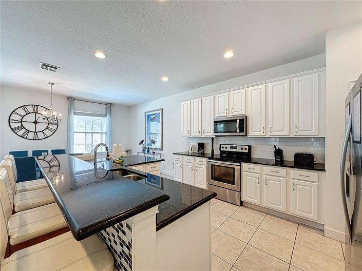 Image No.19-6 Bed Property for sale