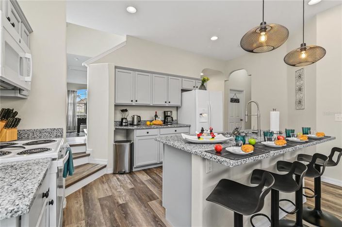 Image No.17-6 Bed Property for sale