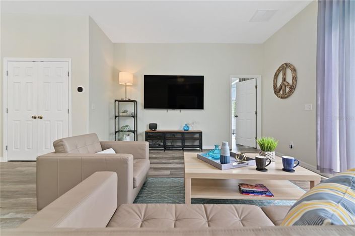 Image No.28-6 Bed Property for sale