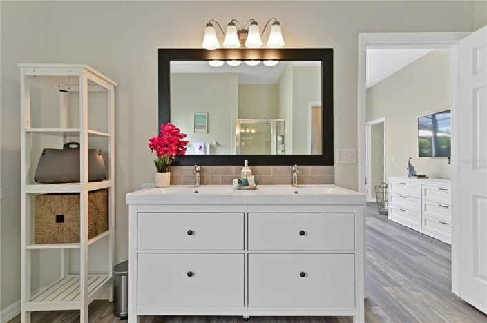 Image No.36-6 Bed Property for sale