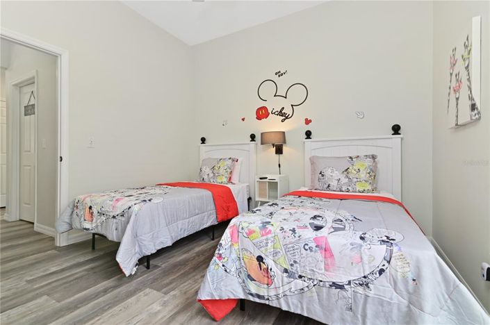 Image No.40-6 Bed Property for sale