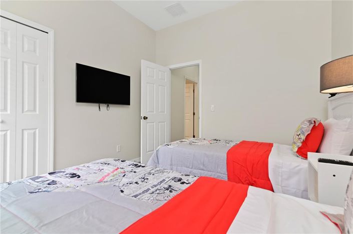 Image No.41-6 Bed Property for sale