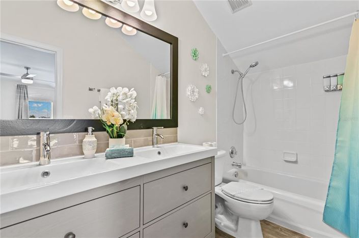 Image No.51-6 Bed Property for sale