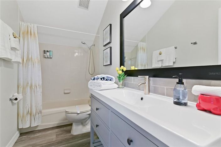 Image No.57-6 Bed Property for sale