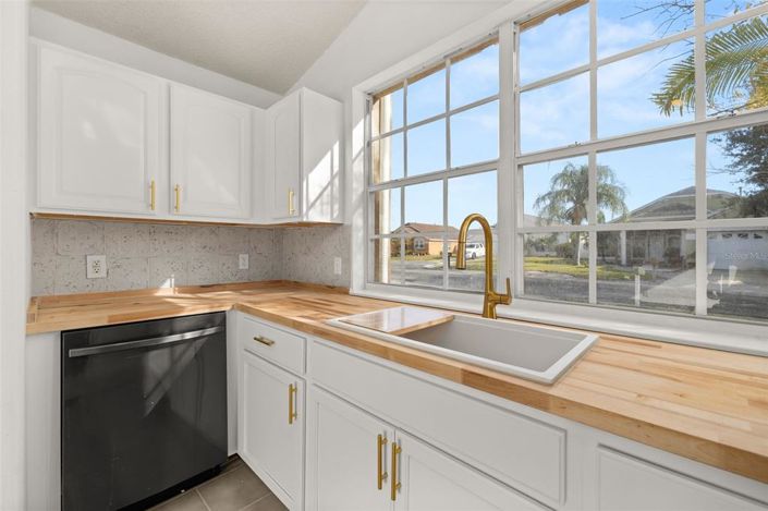 Image No.5-3 Bed Property for sale